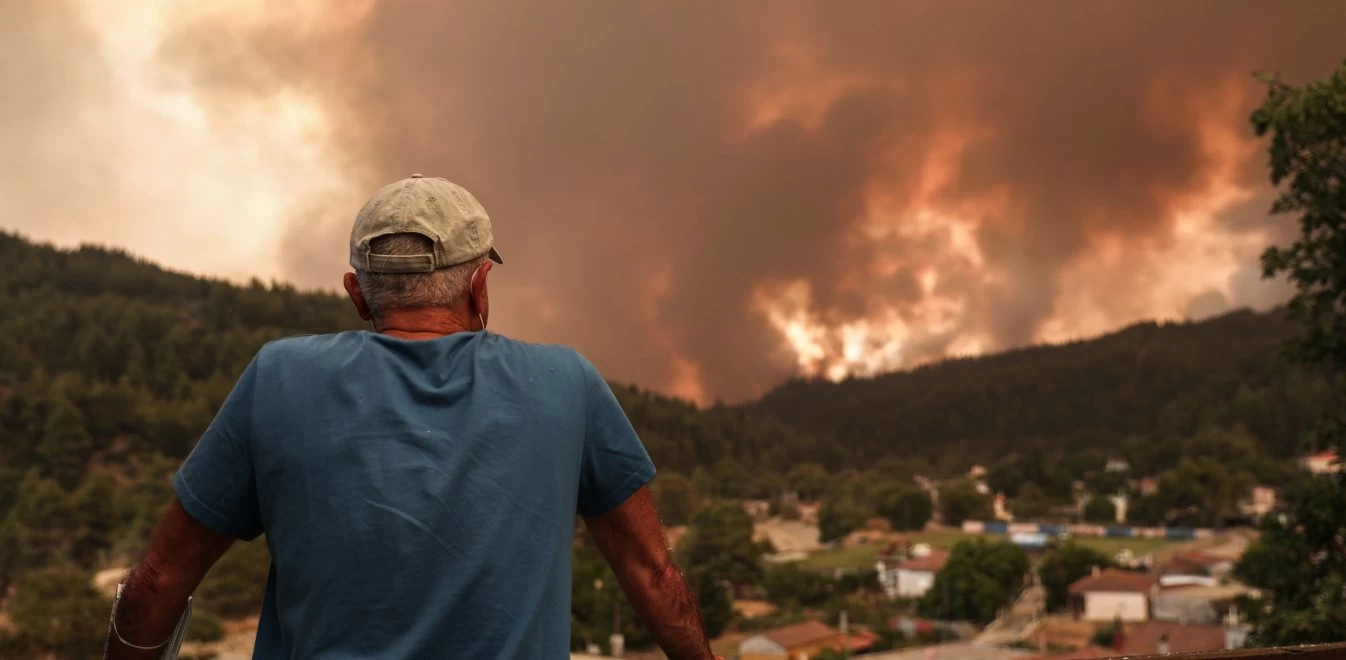 Όγδοη μέρα καίγεται η Εύβοια: Συνεχείς οι αναζωπυρώσεις - Ανθρώπινο «τείχος» από τους κατοίκους για να σώσουν τα σπίτια τους